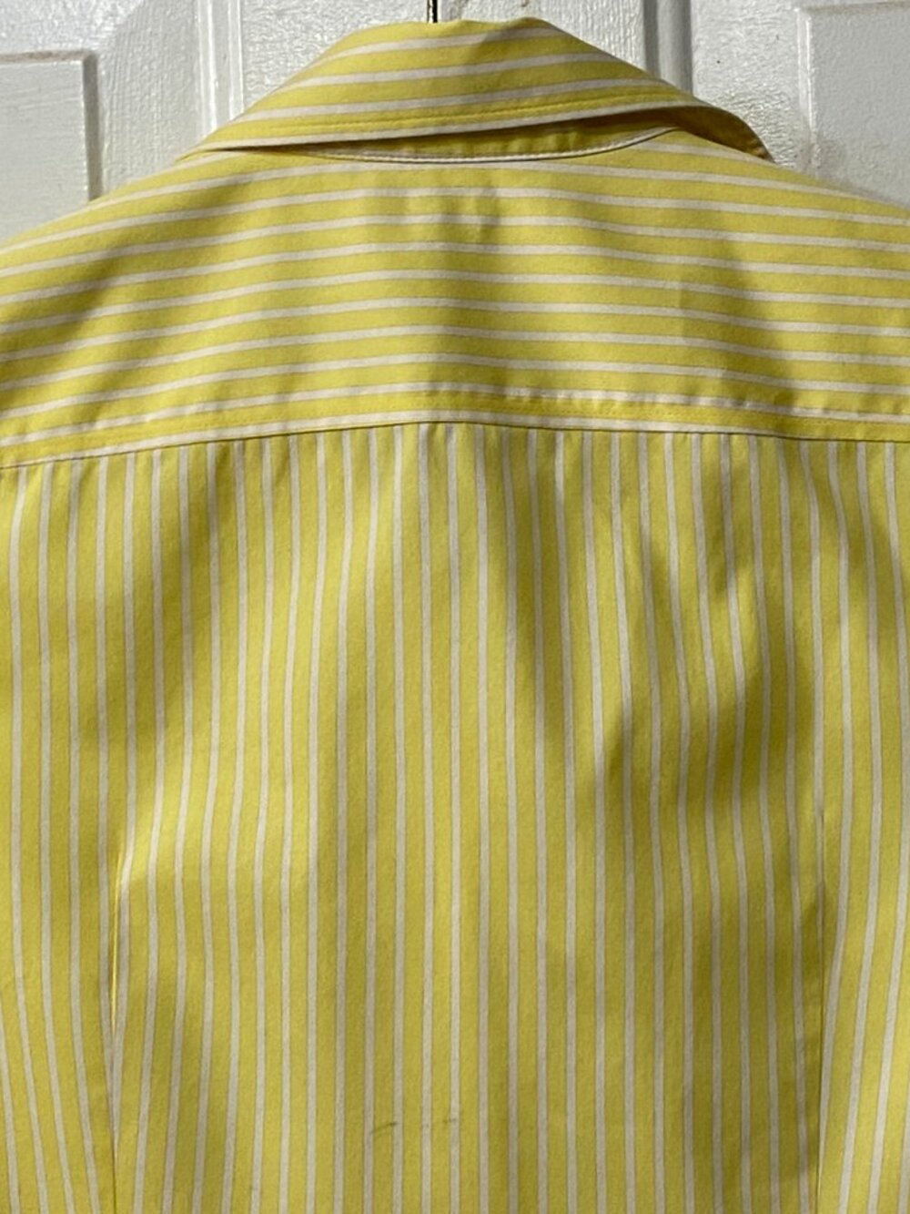 Banana Republic No-Iron Sz 4 Blouse Button Up Sleeveless Yellow/White Striped - Picture 4 of 8